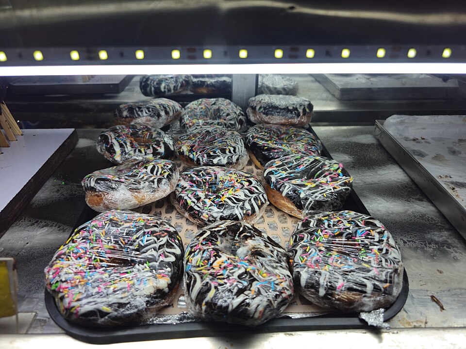 Donut - Von Ganesh Mohan T - CC BY-SA 4.0, https://commons.wikimedia.org/wiki/File:Donut_2.jpg