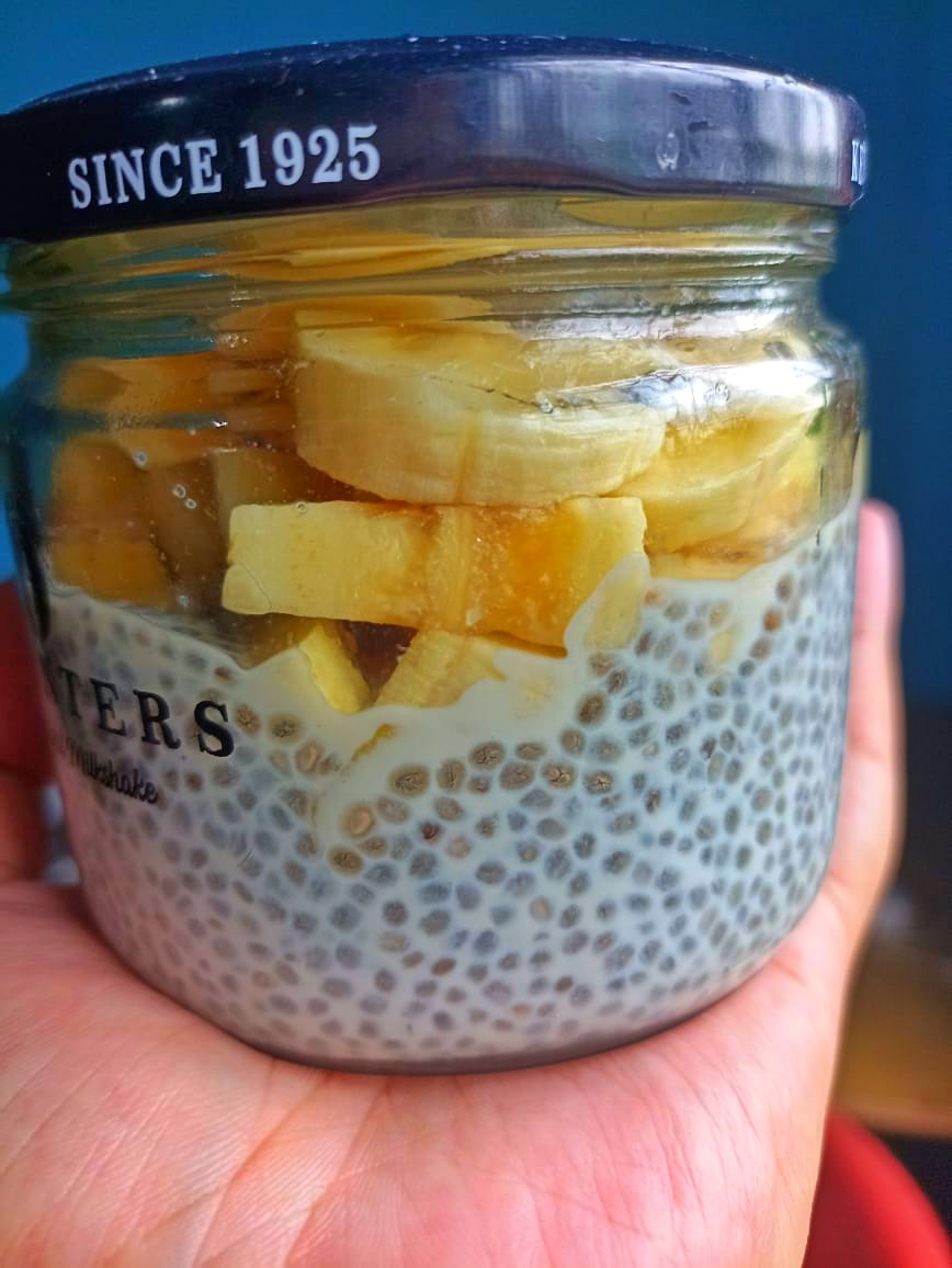 Pudding - Von পাপৰি বৰা - CC BY-SA 4.0, https://commons.wikimedia.org/wiki/File:Banana_chia_pudding_in_a_glass_jar.jpg