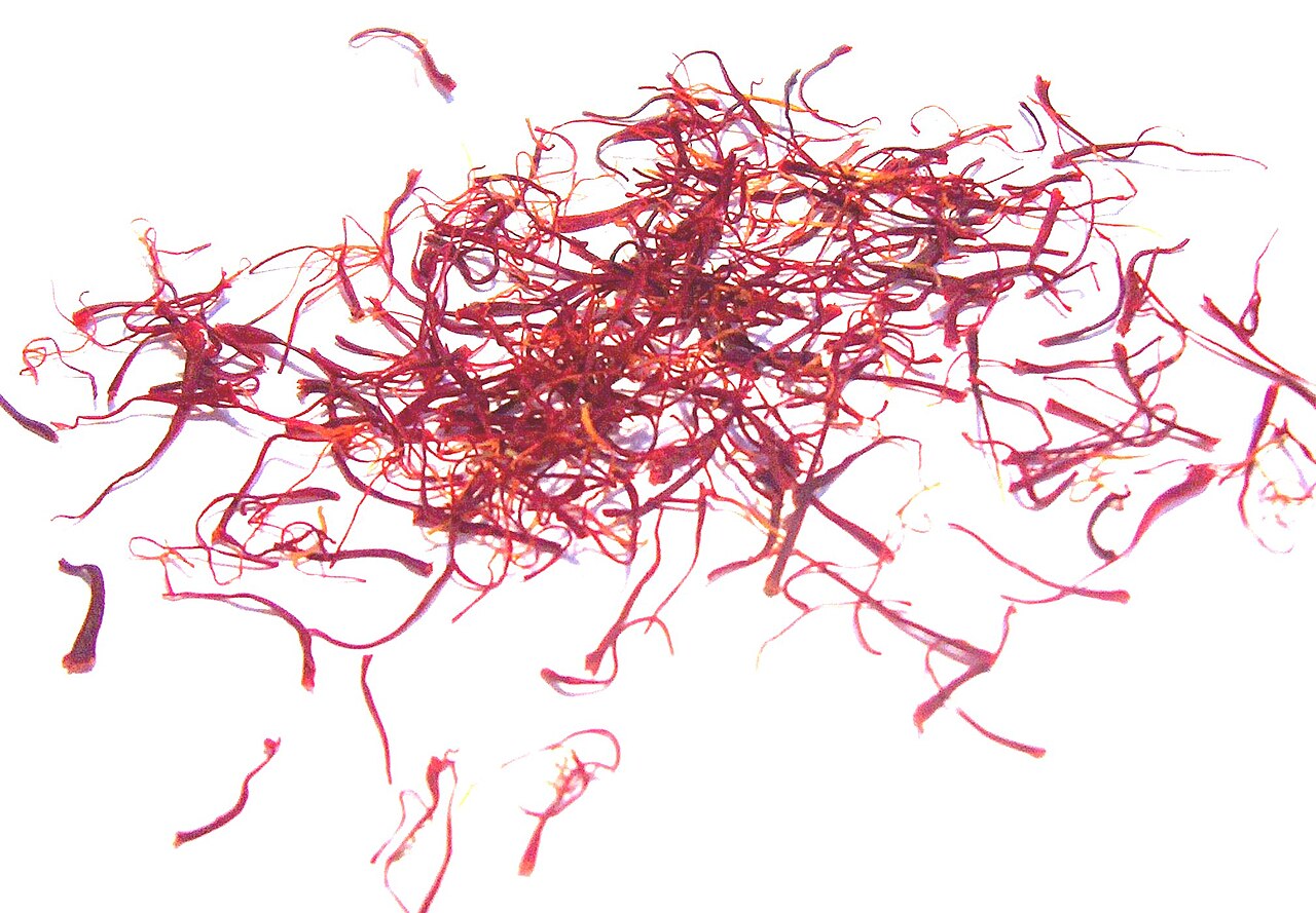Safran - Von Henna - CC BY-SA 1.0, https://commons.wikimedia.org/wiki/File:Saffron-spice_adjusted.jpg