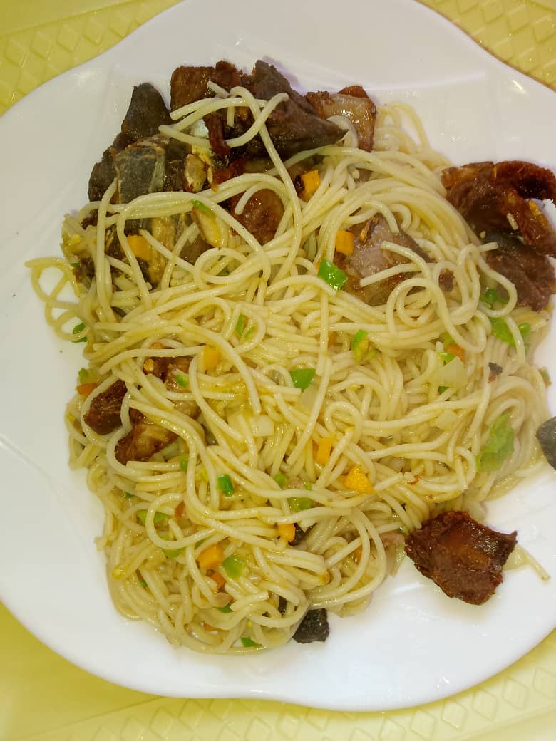 Spaghetti - Von Chado07 - CC0, https://commons.wikimedia.org/wiki/File:Plat_de_Spaghetti_blanc.jpg